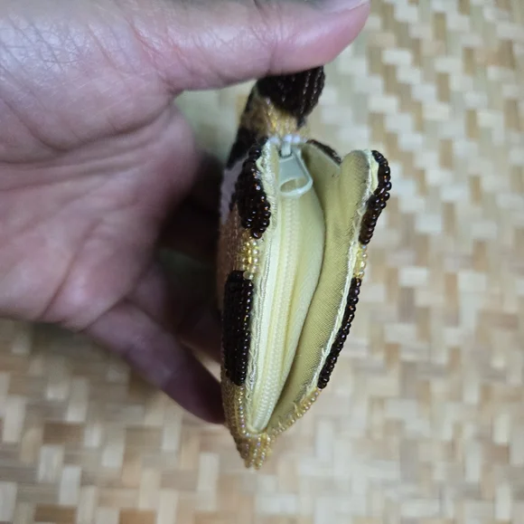 Vintage Beaded Puppy with Bone Coin Purse - Picture 3 of 7